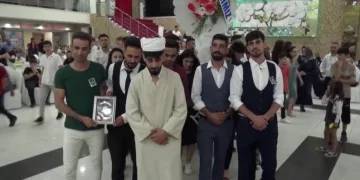 Damada ‘acı kaybımız’ yazılı çelenk