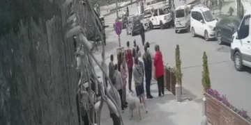 Bisikletiyle araca çarpan çocuk yaralandı