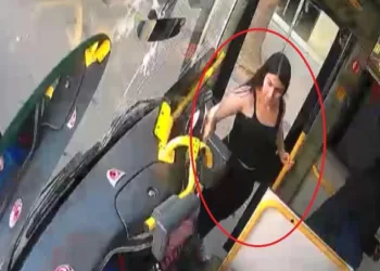 Kızını sokak sokak arıyor