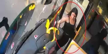 Kızını sokak sokak arıyor