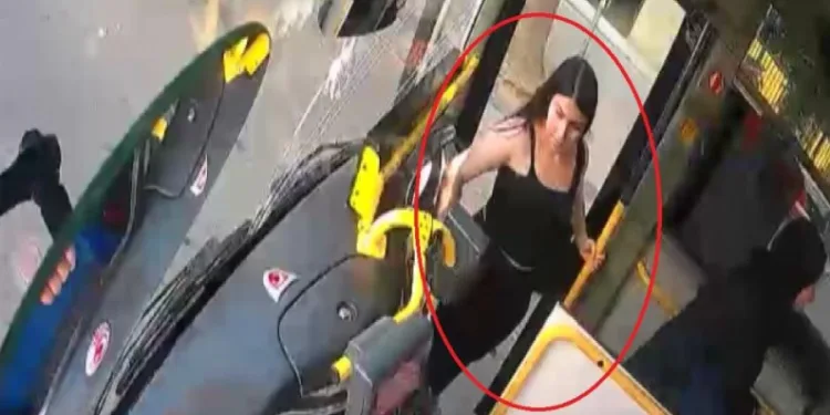 Kızını sokak sokak arıyor