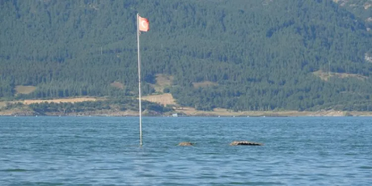 Yürünebilen yerde şimdi balık avlanıyor