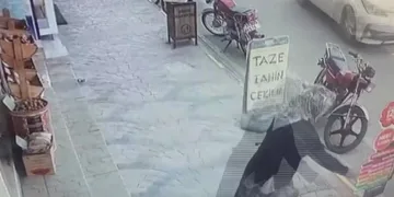 Alnı açıldı, aklına gelen iş yeri sahibinin zararı