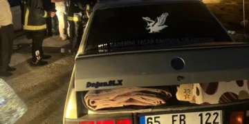 Otomobil alev aldı