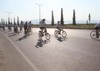 Pedallayarak göllerdeki su kuraklığına dikkat çekildi