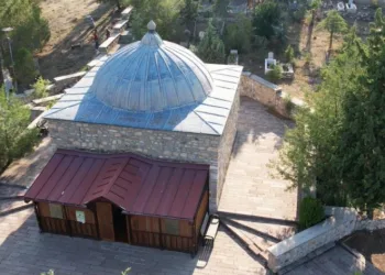 800 yıllık türbe ziyaretçilerini bekliyor
