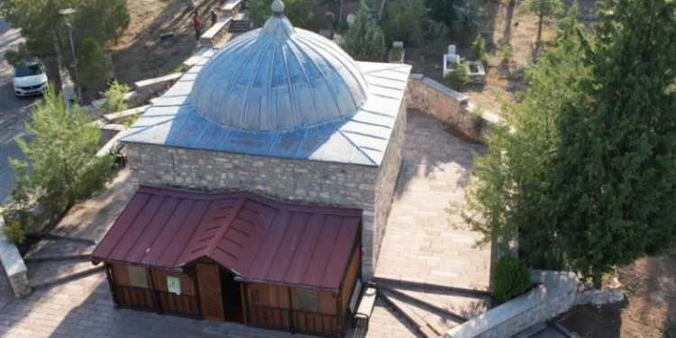 800 yıllık türbe ziyaretçilerini bekliyor