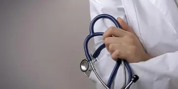 Polis doktora silah çekti