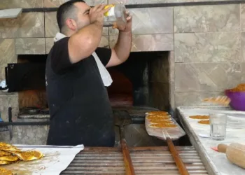 Sıcak hava fırıncıları vurdu
