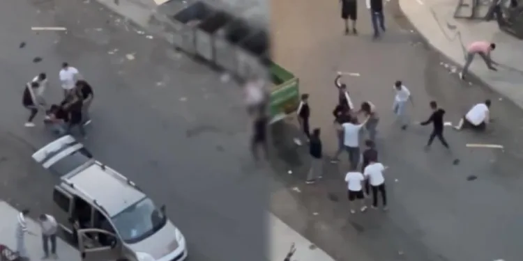 Sopayla bayıltıp yerde tekmeledi