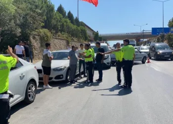 16 araç birbirine girdi