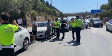 16 araç birbirine girdi