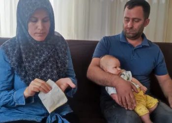 Doğduğundan beri ağlayan bebek
