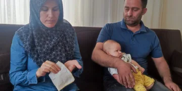 Doğduğundan beri ağlayan bebek