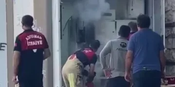 Alev alan trafo paniğe neden oldu