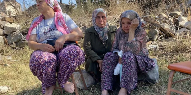 Mahalleli gözyaşlarına boğuldu