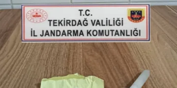 2 şüphelinin üzerinden uyuşturucu çıktı