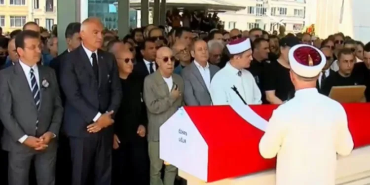 Özkan Uğur’un cenaze namazı Taksim Camii’nde kılındı