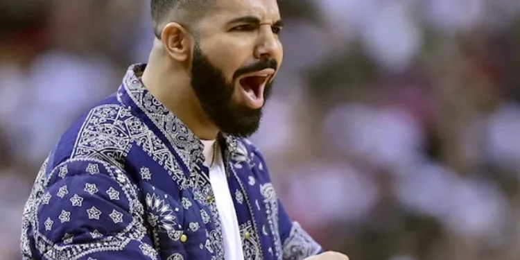 Telefon Drake’e çarptı