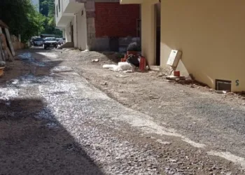 Yollar köstebek yuvasına döndü