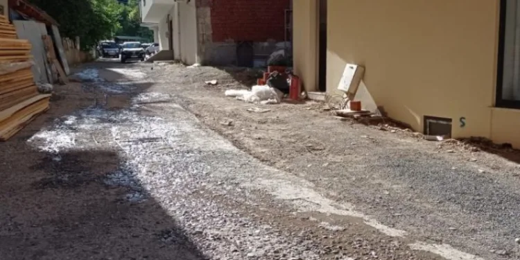 Yollar köstebek yuvasına döndü