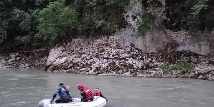 Boruları tamir etmeye giderken akıntıda kayboldu