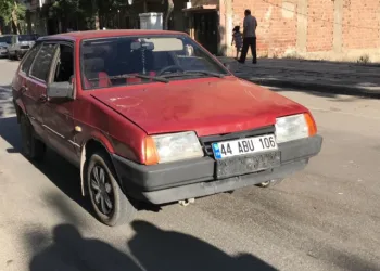 3 çocuğa otomobil çarptı