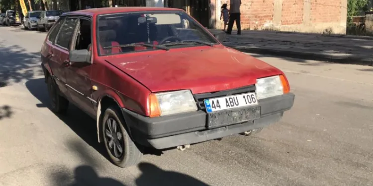 3 çocuğa otomobil çarptı