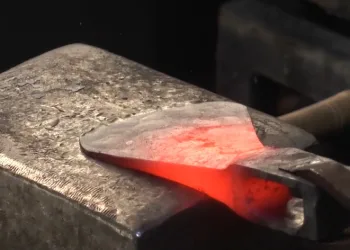 Sıcağa rağmen mesleğe devam ediyor