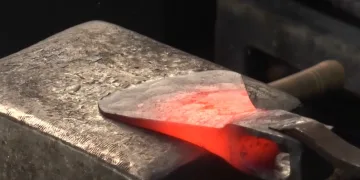 Sıcağa rağmen mesleğe devam ediyor