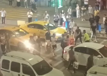 Havalimanı’nda yol verme kavgası
