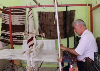 Mesleğini evinin bodrumunda sürdürüyor