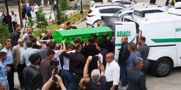 Gözyaşlarıyla uğurlandı