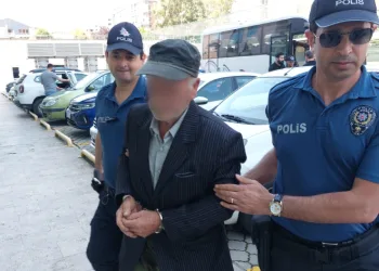 81 yaşındaki şahıs, 2 komşusunu bıçakla yaraladı