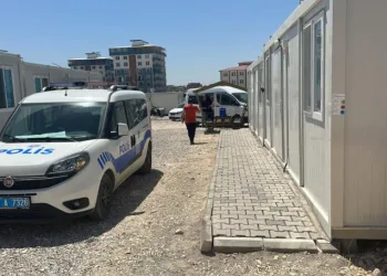 Konteynerde kalan genç ölü bulundu