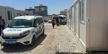 Konteynerde kalan genç ölü bulundu