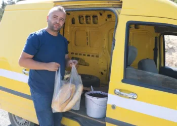 7 köyün ekmeğini dağıtıyor