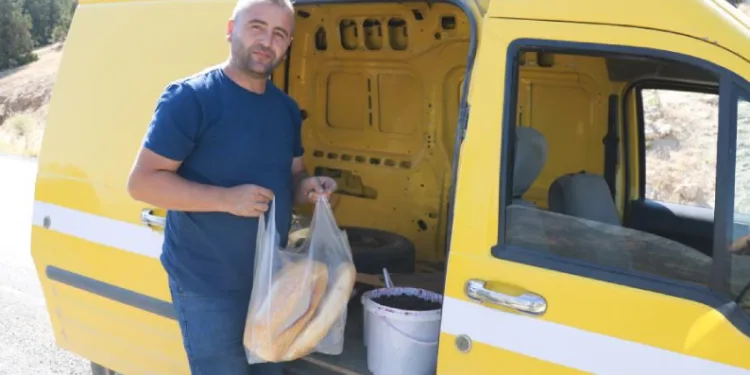 7 köyün ekmeğini dağıtıyor
