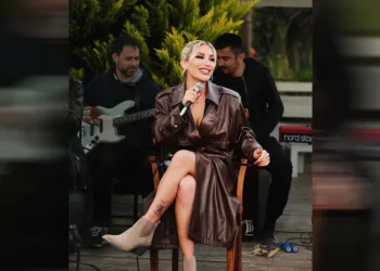 İrem Derici, Elon Musk’a küfretti