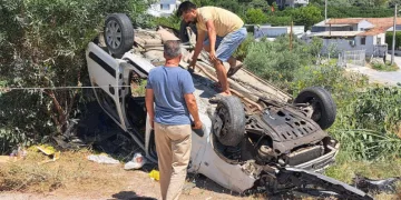 Virajı alamayan araç takla attı