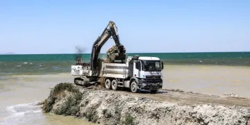 1 milyon 110 bin metreküp dip çamuru çıkarıldı