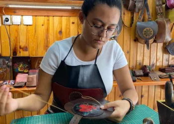 19 yaşında kendi atölyesini açtı