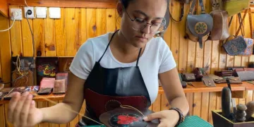 19 yaşında kendi atölyesini açtı