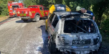 Bursa’da ralli yarışında otomobil alev aldı
