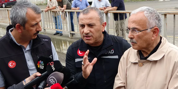 “Karadeniz’de bine yakın toprak kayması ve heyelan oldu”