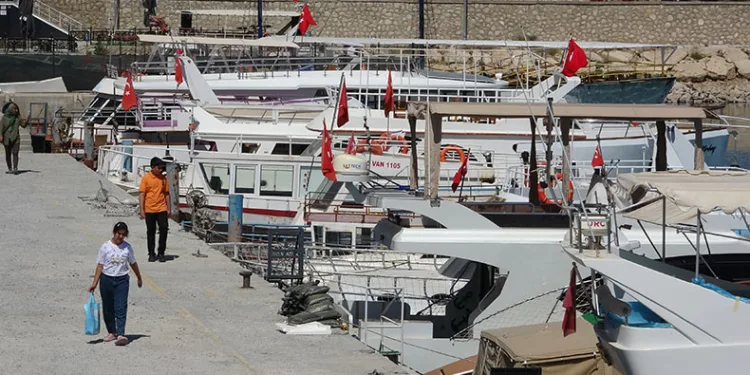 Van Gölü’nde aylar sonra ‘vira bismillah’
