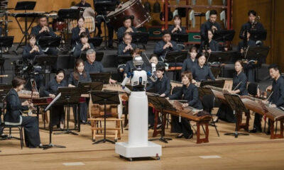 İlk robot orkestra şefi
