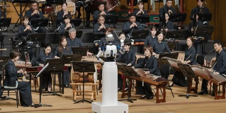 İlk robot orkestra şefi