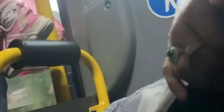 Genç kıza hakaret eden kadına, ders niteliğinde cevap
