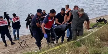 Oltasını kurtarmak için girdiği gölette boğuldu